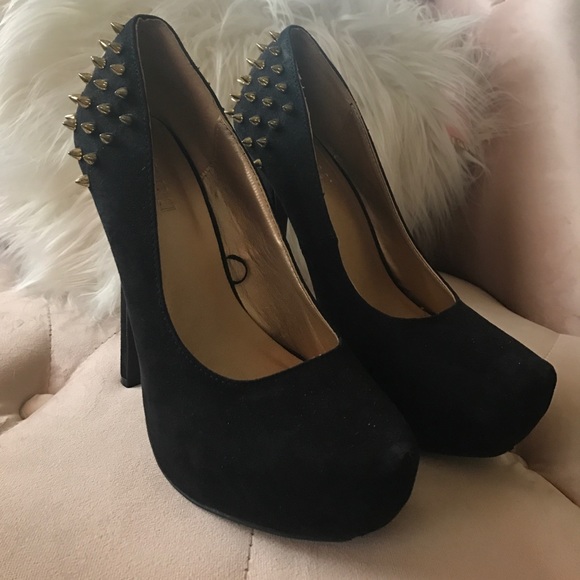 HUGE CLOSET SALE🎉Black platform pumps with spikes - Picture 4 of 8